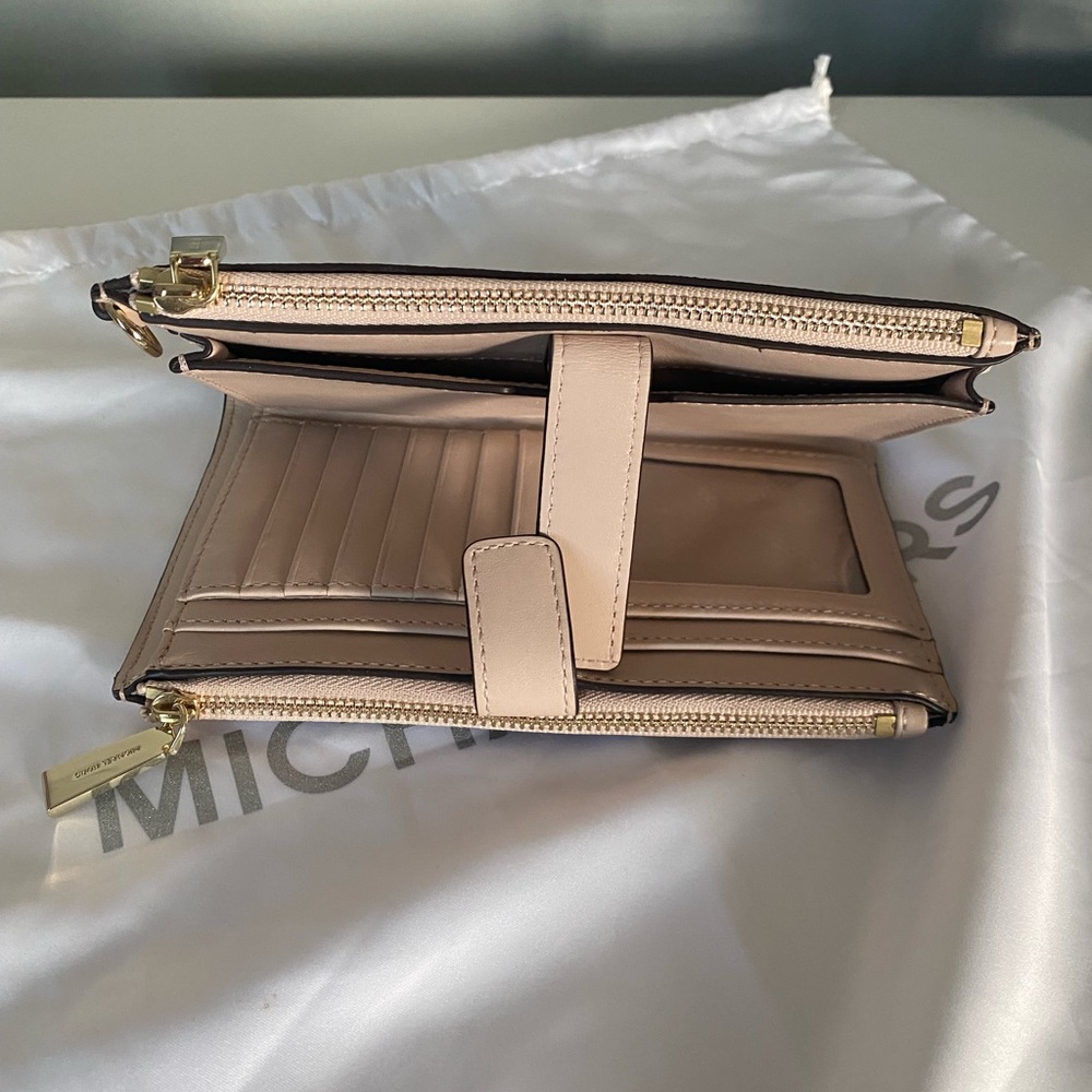 Michael Kors Rhea medium backpack and matching wallet - Picture 11 of 14